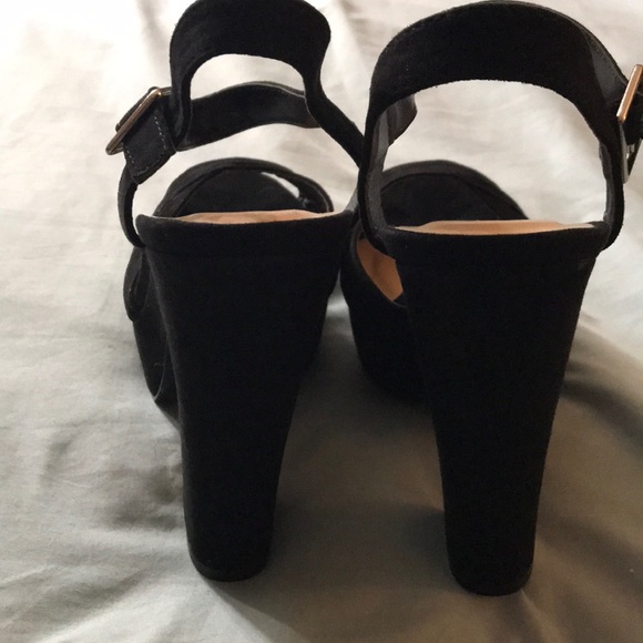 Heels - Picture 3 of 3